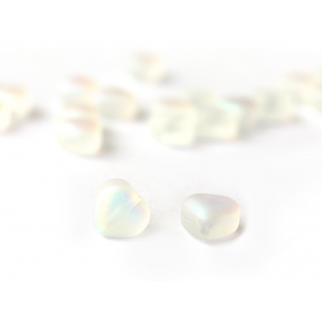 Acheter 20 perles en verre - petit coeur blanc irisé - 6 mm - 3,49 € en ligne sur La Petite Epicerie - Loisirs créatifs