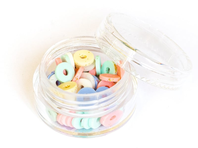 Acheter Boite de perles rondelles heishi 6 mm - multicolores à paillettes - 1,99 € en ligne sur La Petite Epicerie - Loisirs ...