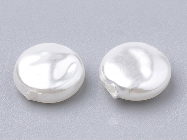 Acheter 20 perles en plastique imitation perles de culture - rond plat texturé - 8 x 3 mm - 3,29 € en ligne sur La Petite Epi...
