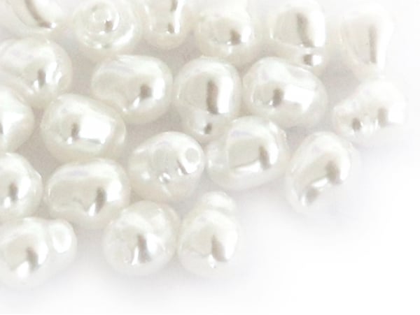 Acheter 20 perles en plastique imitation perles de culture - rond plat texturé - 8 x 3 mm - 2,39 € en ligne sur La Petite Epi...