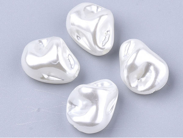 Acheter 20 perles en plastique imitation perles de culture - forme irrégulière - 16 x 13 mm - 2,39 € en ligne sur La Petite E...