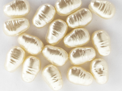 Acheter 20 perles en plastique imitation perles de culture - forme irrégulière - 15 x 11 mm - 1,89 € en ligne sur La Petite E...