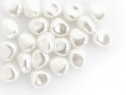 Acheter 20 perles en plastique imitation perles de culture - forme irrégulière - 10 x 11 mm - 3,39 € en ligne sur La Petite E...