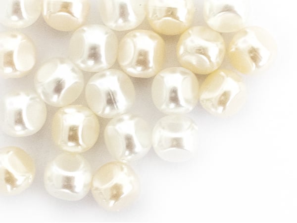 Acheter 20 perles en plastique imitation perles de culture - forme irrégulière - 7,5 x 7 mm - 0,99 € en ligne sur La Petite E...