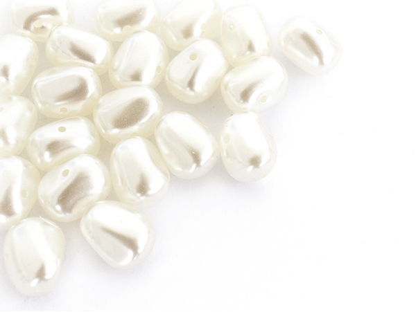 Acheter 20 perles en plastique imitation perles de culture - forme irrégulière - 18 x 13 mm - 2,99 € en ligne sur La Petite E...