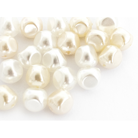 Acheter 20 perles en plastique imitation perles de culture - forme irrégulière - 8 x 6 mm - 0,99 € en ligne sur La Petite Epi...