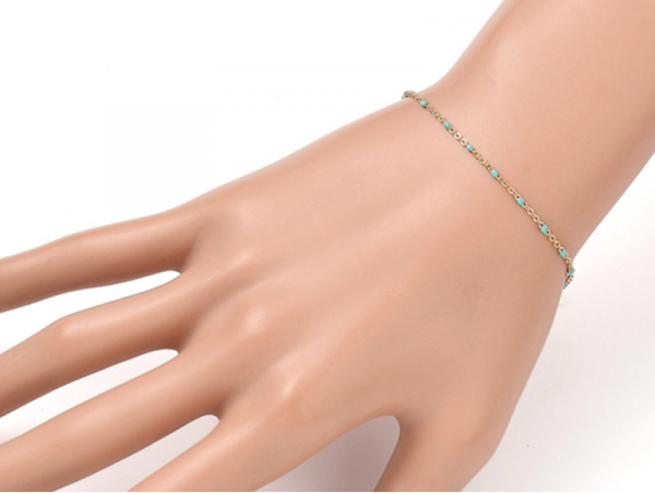 Acheter Bracelet chaînette émaillée à petits points turquoise - 18,5 cm - doré à l'or fin 18K - 6,99 € en ligne sur La Petite...
