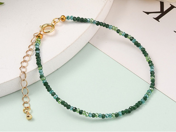 Acheter Bracelet en perles facétées - vert foncé - 6,99 € en ligne sur La Petite Epicerie - Loisirs créatifs