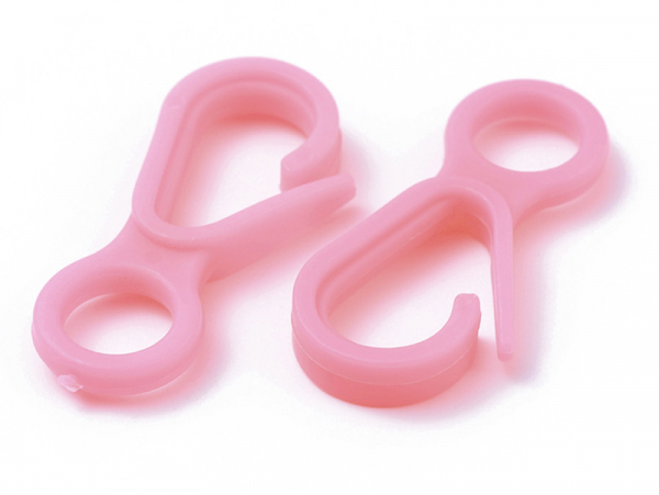 Acheter 10 fermoirs mousquetons / porte clés en plastique - rose - 33 mm - 0,99 € en ligne sur La Petite Epicerie - Loisirs c...