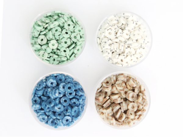 Acheter Boite de perles rondelles heishi 6 mm - Naturel blanc - 2,59 € en ligne sur La Petite Epicerie - Loisirs créatifs