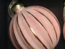Acheter Boule de Noël - rose à liseré doré - 8 cm - 3,49 € en ligne sur La Petite Epicerie - Loisirs créatifs