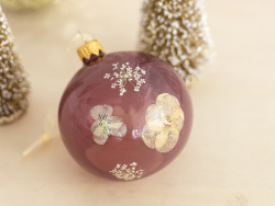 Acheter Boule de Noël en verre - mauve transparente mate - 8 cm - 2,19 € en ligne sur La Petite Epicerie - Loisirs créatifs
