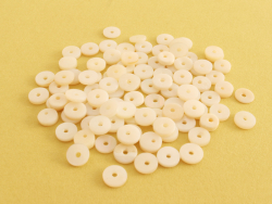 Acheter 100 perles heishi rondes nacrées - Coquille d'eau douce - 4,99 € en ligne sur La Petite Epicerie - Loisirs créatifs