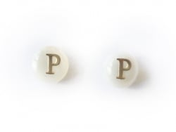 Acheter Perle coquillage naturel et laiton doré - Lettre P - 0,79 € en ligne sur La Petite Epicerie - Loisirs créatifs