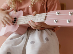 Acheter Guitare rose - Little Dutch - 33,99 € en ligne sur La Petite Epicerie - Loisirs créatifs