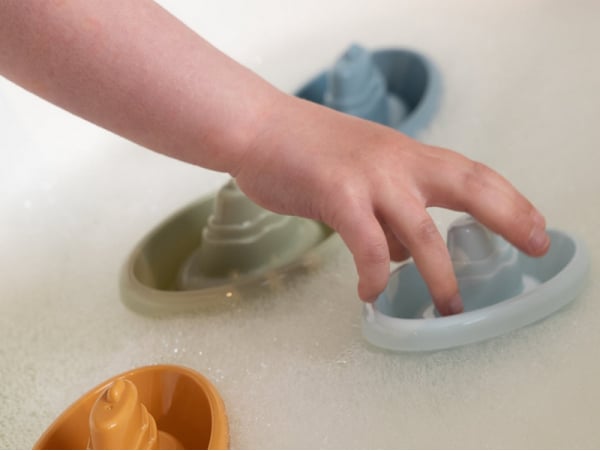 Acheter Bateaux de bain bleus à empiler - Little Dutch - 11,99 € en ligne sur La Petite Epicerie - Loisirs créatifs
