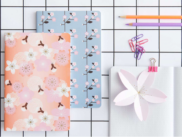 Acheter Bloc notes A5 Sakura Sakura - Bleu et orange - 8,79 € en ligne sur La Petite Epicerie - Loisirs créatifs