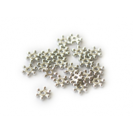 Acheter Lot de 20 perles heishi intercalaire - Fleurs argentées 6 x 2 mm - 3,99 € en ligne sur La Petite Epicerie - Loisirs c...