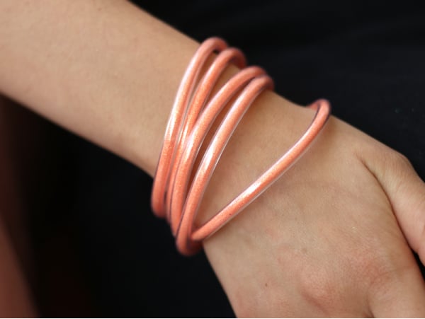 Acheter Bracelet jonc bouddhiste fantaisie à l'unité - orange - paillettes fines - 1,99 € en ligne sur La Petite Epicerie - L...