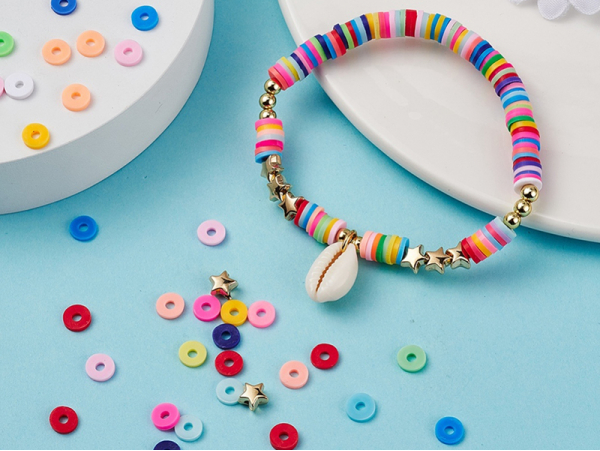 Acheter Boite coeur mix de perles heishi et coquillages cauri - 6,79 € en ligne sur La Petite Epicerie - Loisirs créatifs