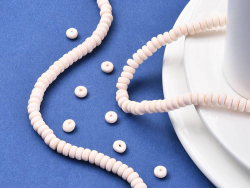 Acheter Boite de perles heishi épaisses 6 mm - Beige nude - 3,49 € en ligne sur La Petite Epicerie - Loisirs créatifs