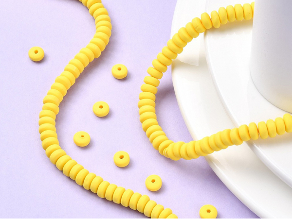 Acheter Boite de perles heishi épaisses 6 mm - Jaune - 3,49 € en ligne sur La Petite Epicerie - Loisirs créatifs