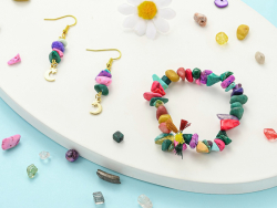 Acheter Boîte de 4 compartiments de perles naturelles et synthétiques - 11,19 € en ligne sur La Petite Epicerie - Loisirs cré...