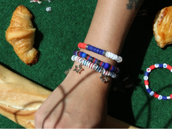 Acheter Mélange de perles heishi et de breloques - Paris - 6,99 € en ligne sur La Petite Epicerie - Loisirs créatifs