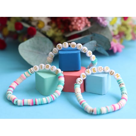 Acheter Perles lettres 3 mots pour bracelet à personnaliser - Girls, Just Wanna et Have Fun - 3,49 € en ligne sur La Petite E...