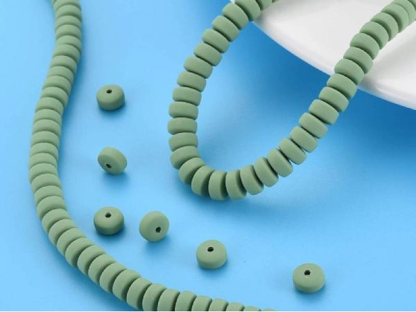 Acheter Boite de perles heishi épaisses 6 mm - Kaki - 3,49 € en ligne sur La Petite Epicerie - Loisirs créatifs