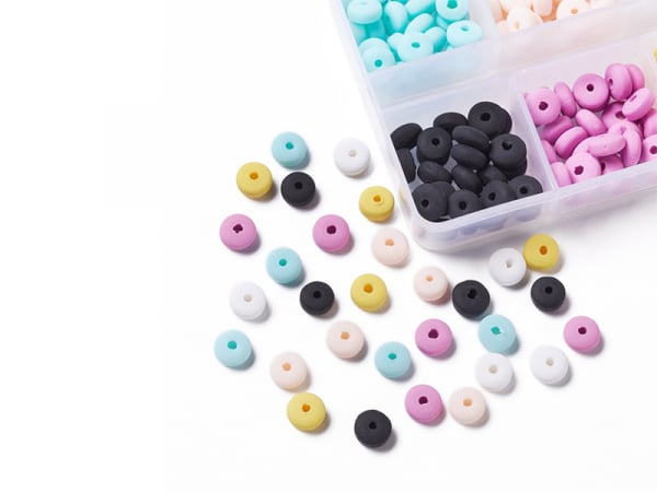 Acheter Boite de 6 couleurs de perles heishi épaisses - 9,99 € en ligne sur La Petite Epicerie - Loisirs créatifs