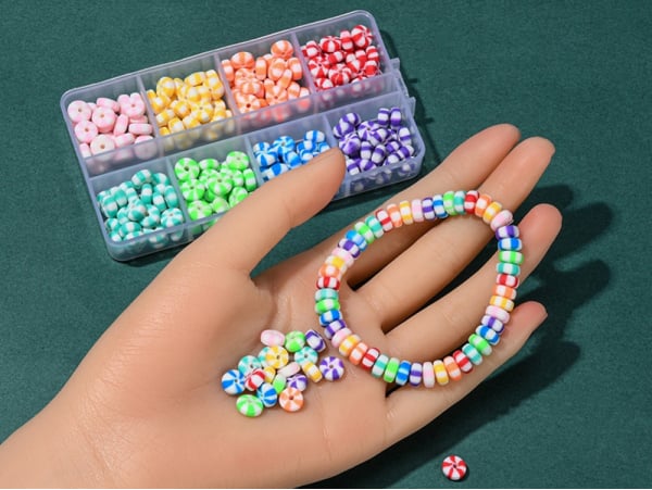 Acheter Boite de 8 couleurs de perles heishi épaisses rayées - 11,99 € en ligne sur La Petite Epicerie - Loisirs créatifs