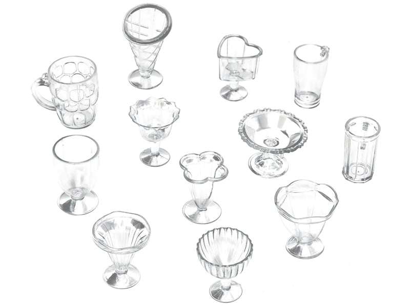 Acheter Lot de 12 gobelets différentes miniatures en plastique - 3,79 € en ligne sur La Petite Epicerie - Loisirs créatifs
