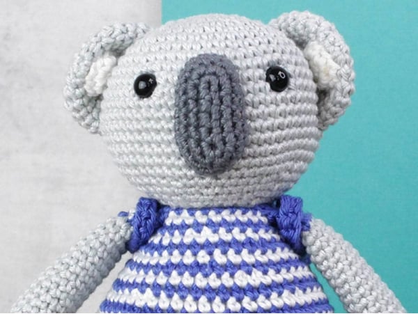 Kit Crochet- La Poupée Koala Mrs Igorinette - Brin de Coton