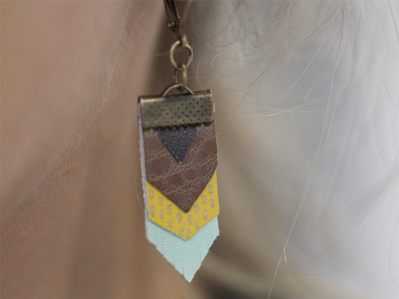 Les boucles d'oreilles en simili cuir