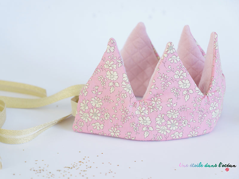La jolie couronne en tissu