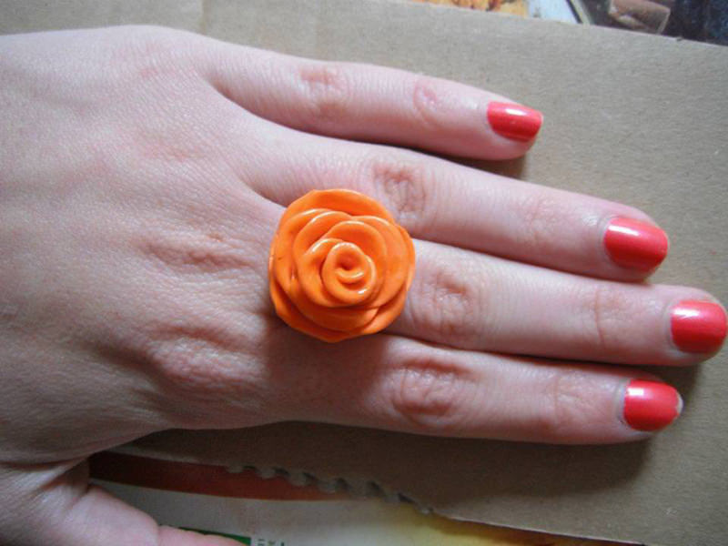 La bague rose en pâte Fimo