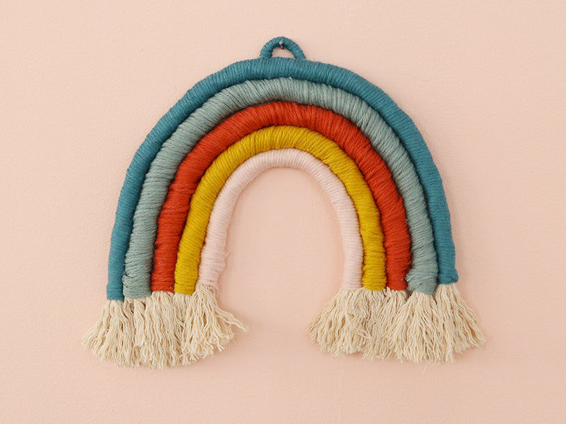 L'Arc-en-ciel en macramé