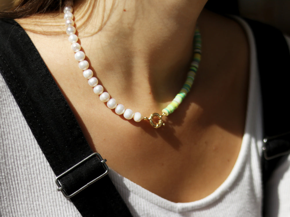 Collier Syracuse en perles heishi et perles nacrées