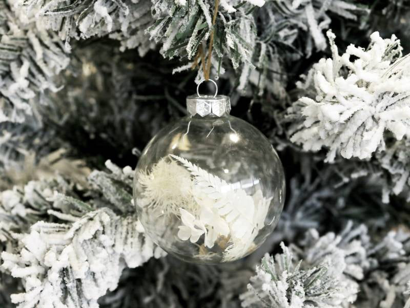 Ma boule de Noël en fleurs séchées