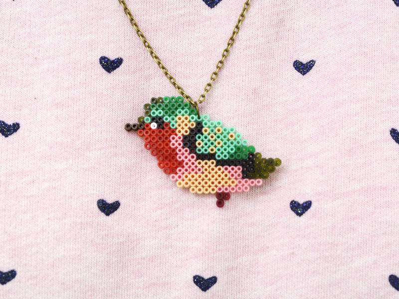 Collier oiseau en perles Hama