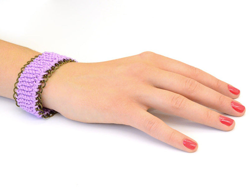 Manchette en tricot pastel