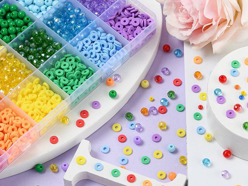 achat Boîte de 4300 perles variées : rocailles, plastique, heishi - 6 couleurs