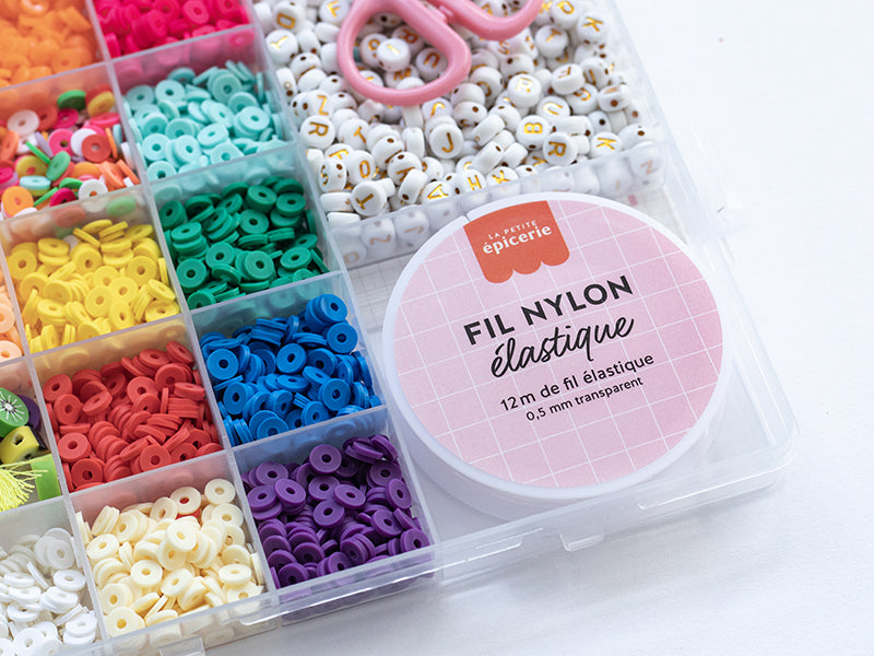 Achat Maxi boite - 16 couleurs de perles heishi POP et accessoires + perles lettres, ciseaux et fil élastique