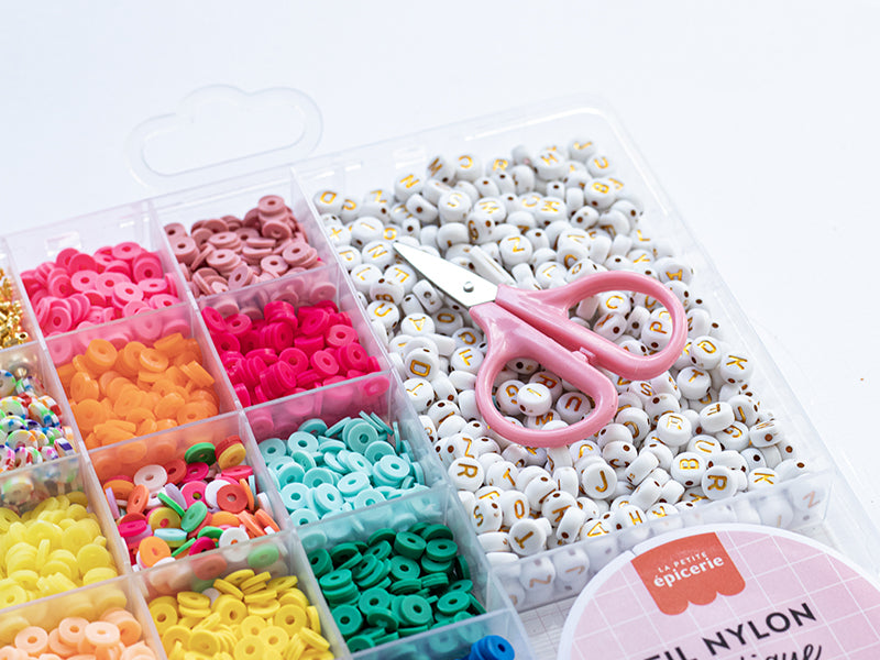 achat Maxi boite - 16 couleurs de perles heishi POP et accessoires + perles lettres, ciseaux et fil élastique
