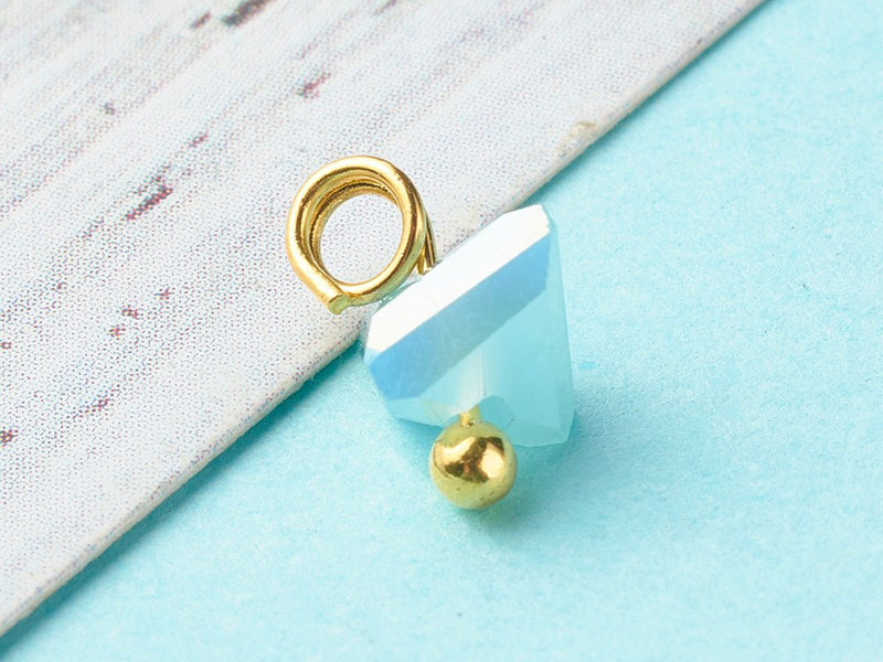 achat 10 pendentifs en verre irisé - forme triangulaire - tons bleus - 8 x 6 mm