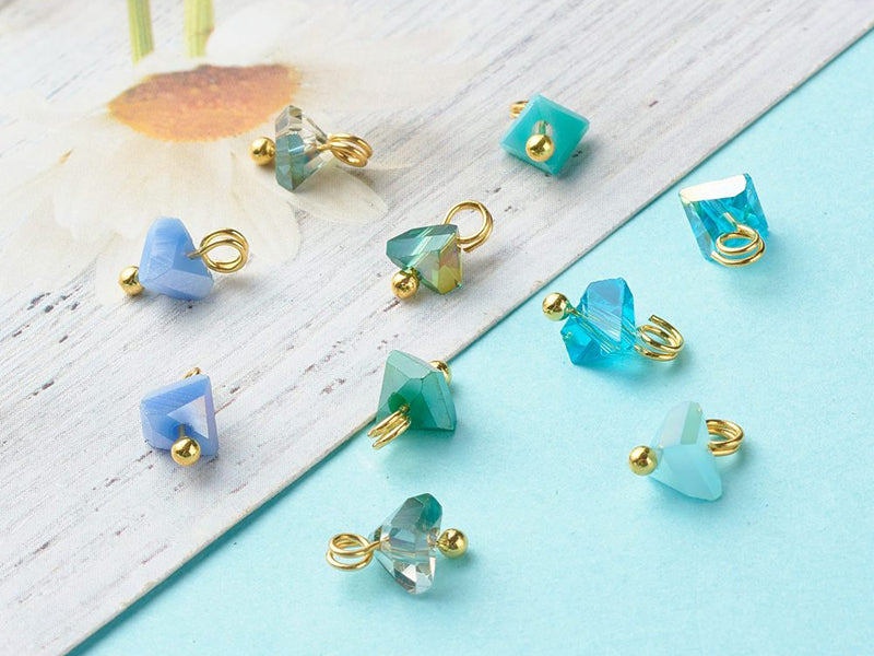 achat 10 pendentifs en verre irisé - forme triangulaire - tons bleus - 8 x 6 mm