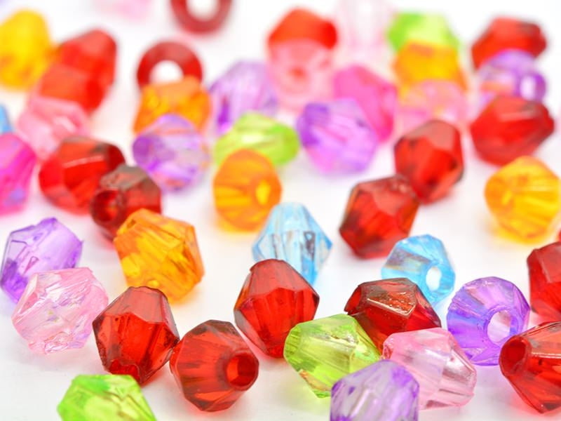 achat 50 perles à facettes en plastique 4 mm- multicolore