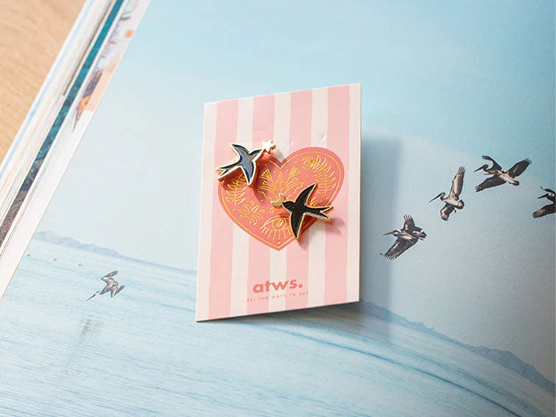achat Lot de 2 Pin's Hirondelles Swallows - ATWS