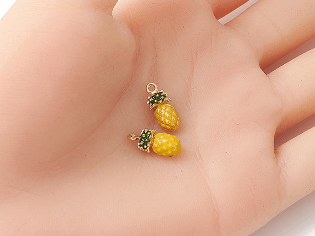 achat Breloque ananas émaillée en laiton doré à l’or fin